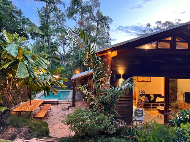 Beach Jungle: Pet-Friendly, Hot Tub, Pool & Fire gallery image 2