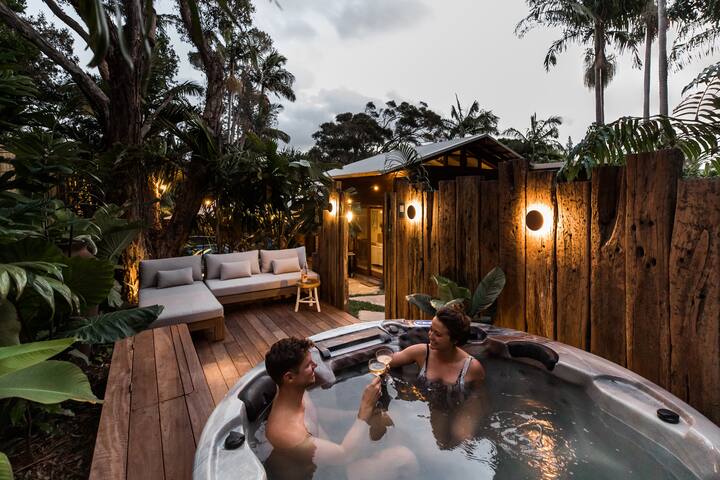 Beach Jungle: Pet-Friendly, Hot Tub, Pool & Fire gallery image 3