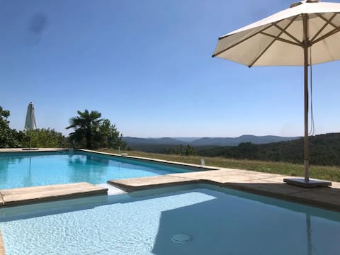 Family home on 10 ha of woods and meadow