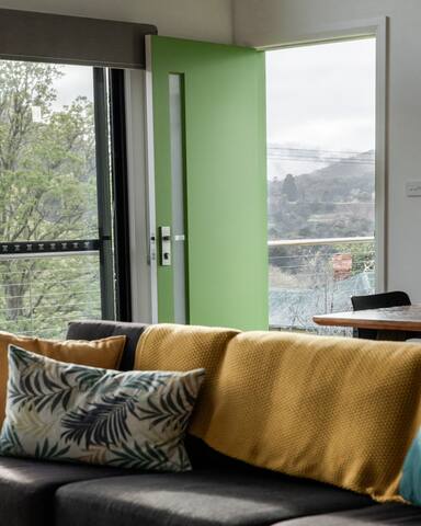 Lake View Derby ‘Briseis’ gallery image 4