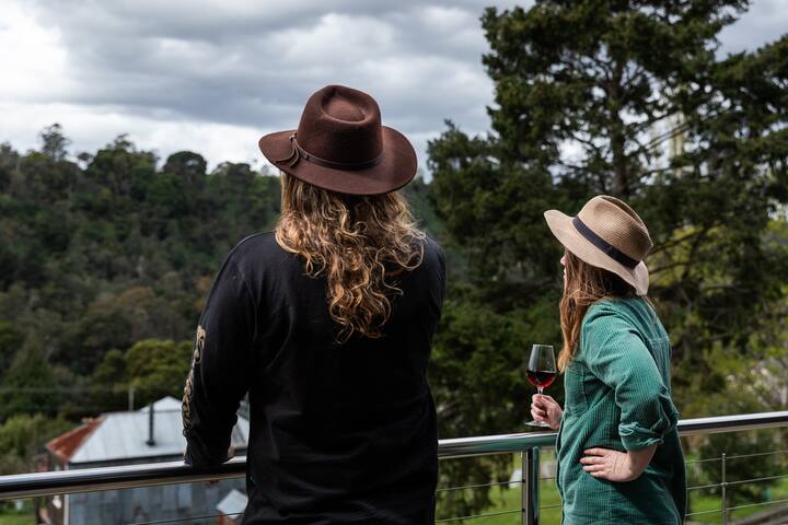 Lake View Derby ‘Briseis’ gallery image 5