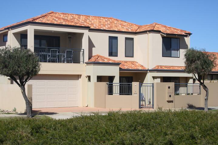 Relaxed Beachside Living