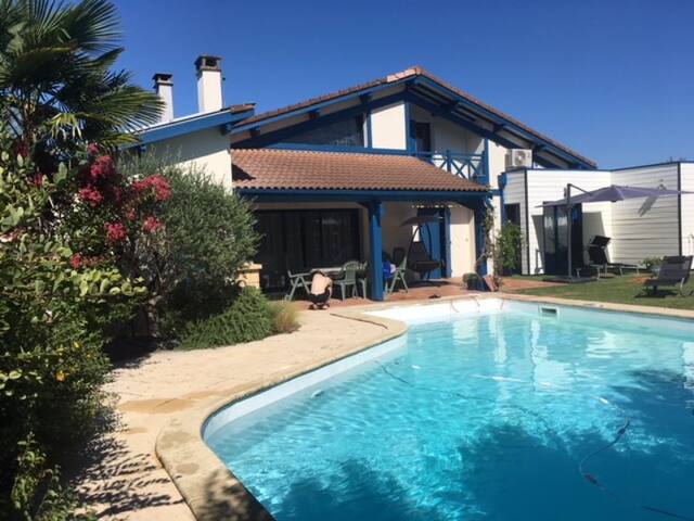 LA MAISON BLEUE gallery image 2