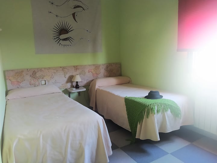 غرفة توأم، مواجهة للشمال