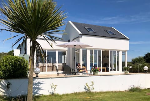 Beautiful house near the Greenway - stunning views