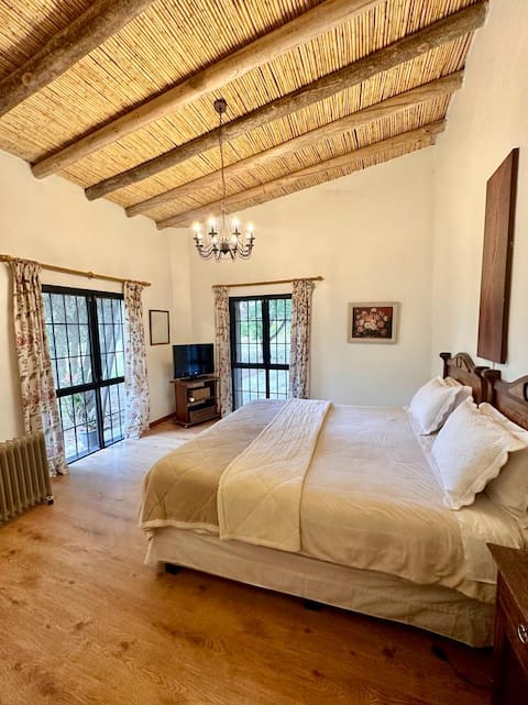 Top performing Airbnb: Cottage in Uco Valley. Breakfast included. in Departamento Tunuyán