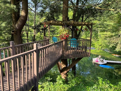 Tree House Retreat: Hot Tub/Shindagin State Forest