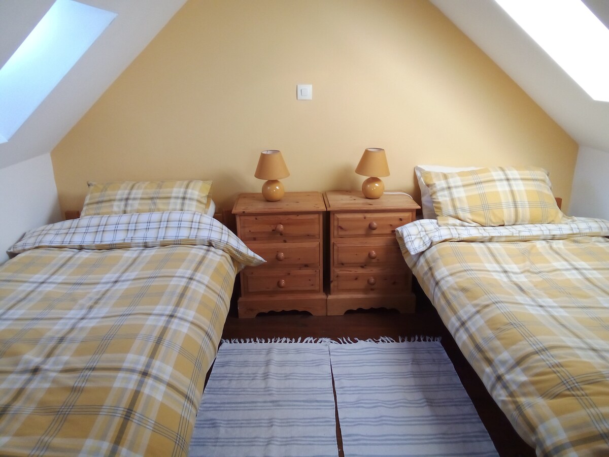 chumba cha kulala pacha kwenye ghorofa ya juu