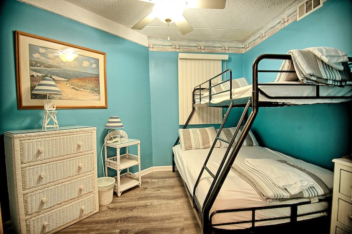 Get some rest after swimming in the Ocean or Pool - 2nd Bedroom