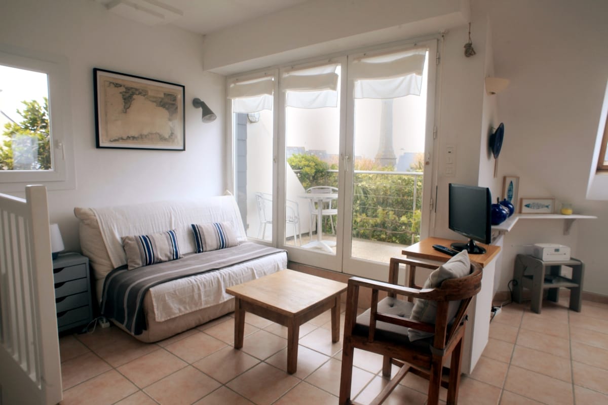 Popular Airbnb listing: TY NONA - Sea view house, Pointe de Penmarc'h in Penmarch