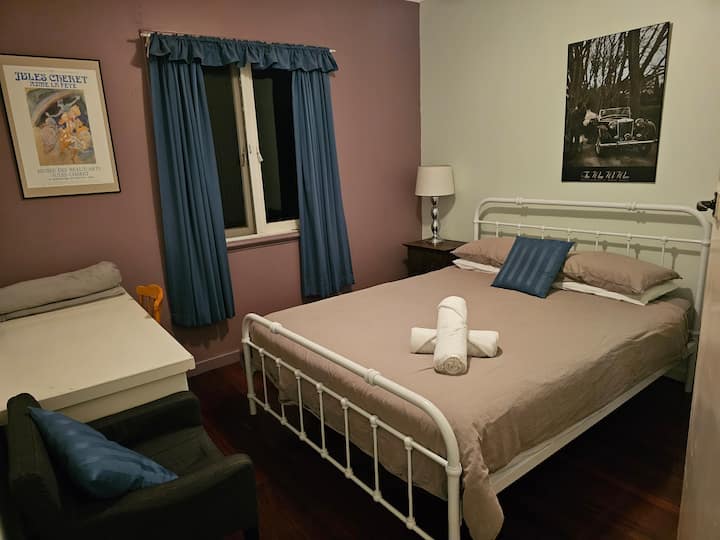 Bedroom 3 - Queen Bed, Ceiling Fan, Desk
