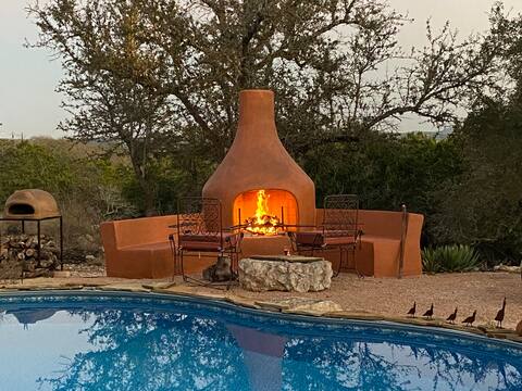 Views, 3 Acres, Kiva Fireplace, S/W Resort Style