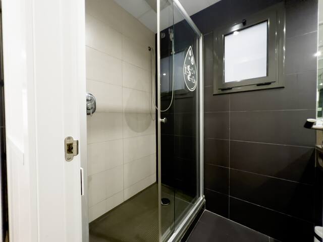 Superior Apartment By Gaudi EnjoyBCN Apts gallery image 4