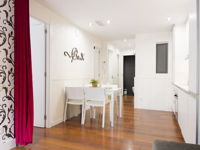 Superior Apartment By Gaudi EnjoyBCN Apts gallery image 3