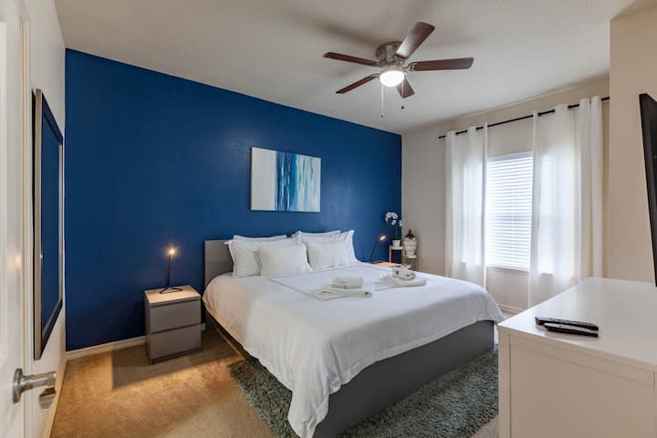 First floor king bed ensuite.