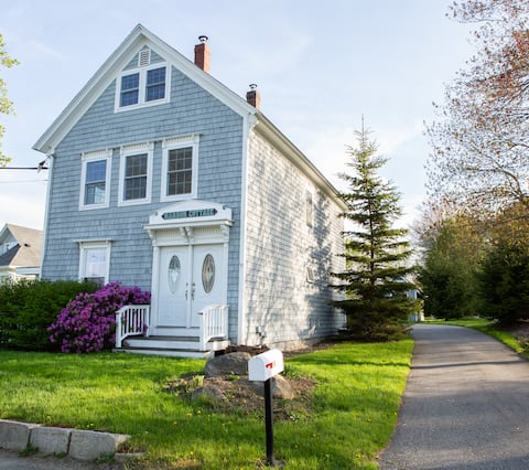 Successful Airbnb property: Seaside House/Upstairs in Rockland