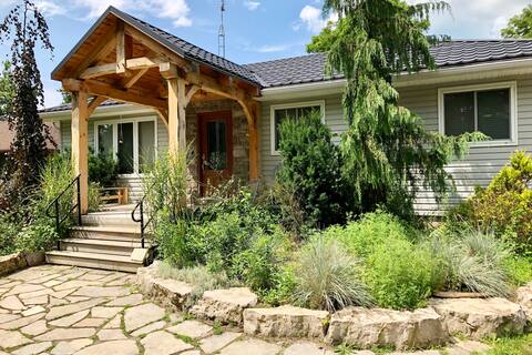 Spacious, private cottage in charming beach town