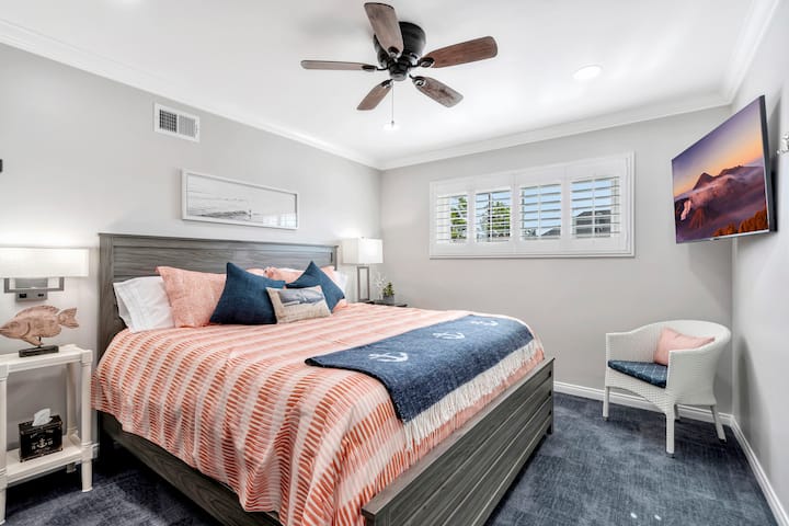 Dormitorio con cama King