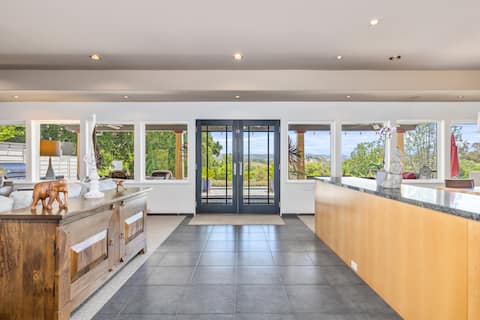 Luxury Mountain View Retreat  Pool/jacuzzi