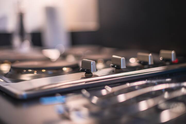 Spacious Two Bedroom – Two Bathroom byMansley gallery image 2