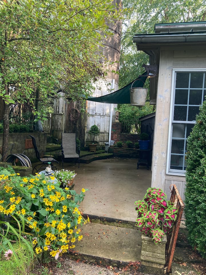 Unique Milk House Cottage & Gardens Tiny houses for Rent in