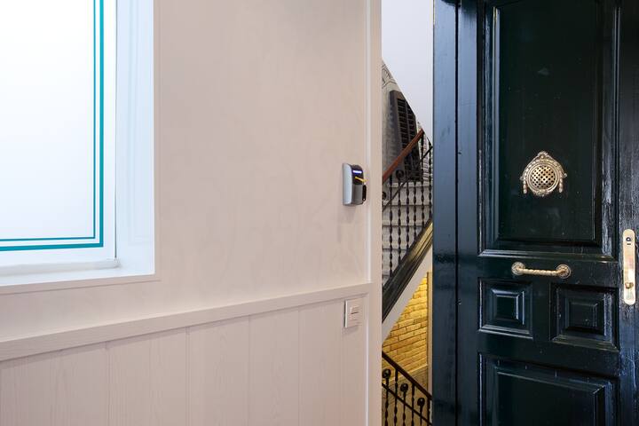 Superior views and Breakfast by Gaudi Enjoy BCN gallery image 2