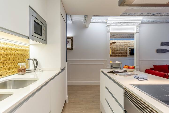 Apt Superior with breakfast by Colon EnjoyBCN Apts gallery image 5