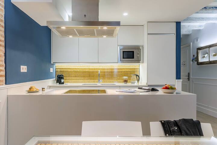 Apt Superior with breakfast by Colon EnjoyBCN Apts gallery image 4