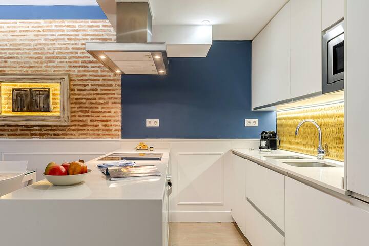 Apt Superior with breakfast by Colon EnjoyBCN Apts gallery image 3