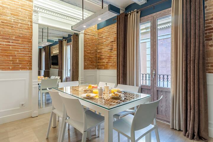 Apt Deluxe with breakfast by Colon EnjoyBCN Apts gallery image 4