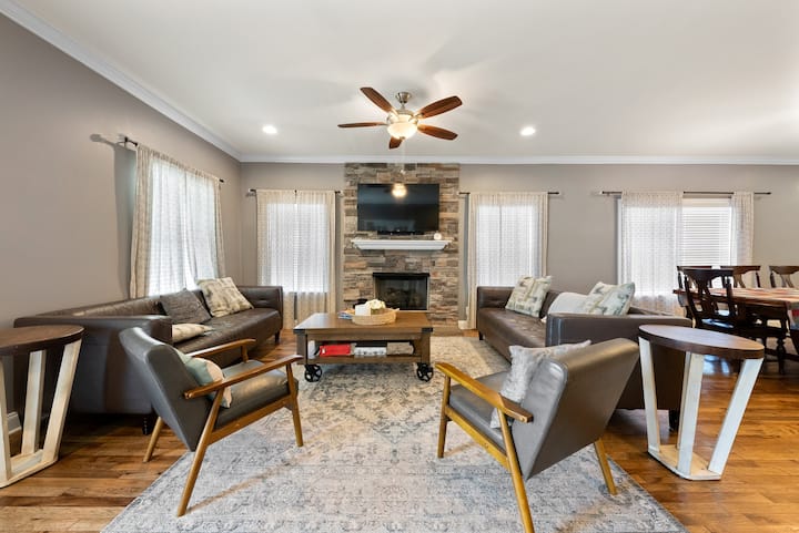 Big＆elegant Homeは、3マイル未満でダウンタウンまで12歳以上で宿泊可能です - ナッシュビル, TN