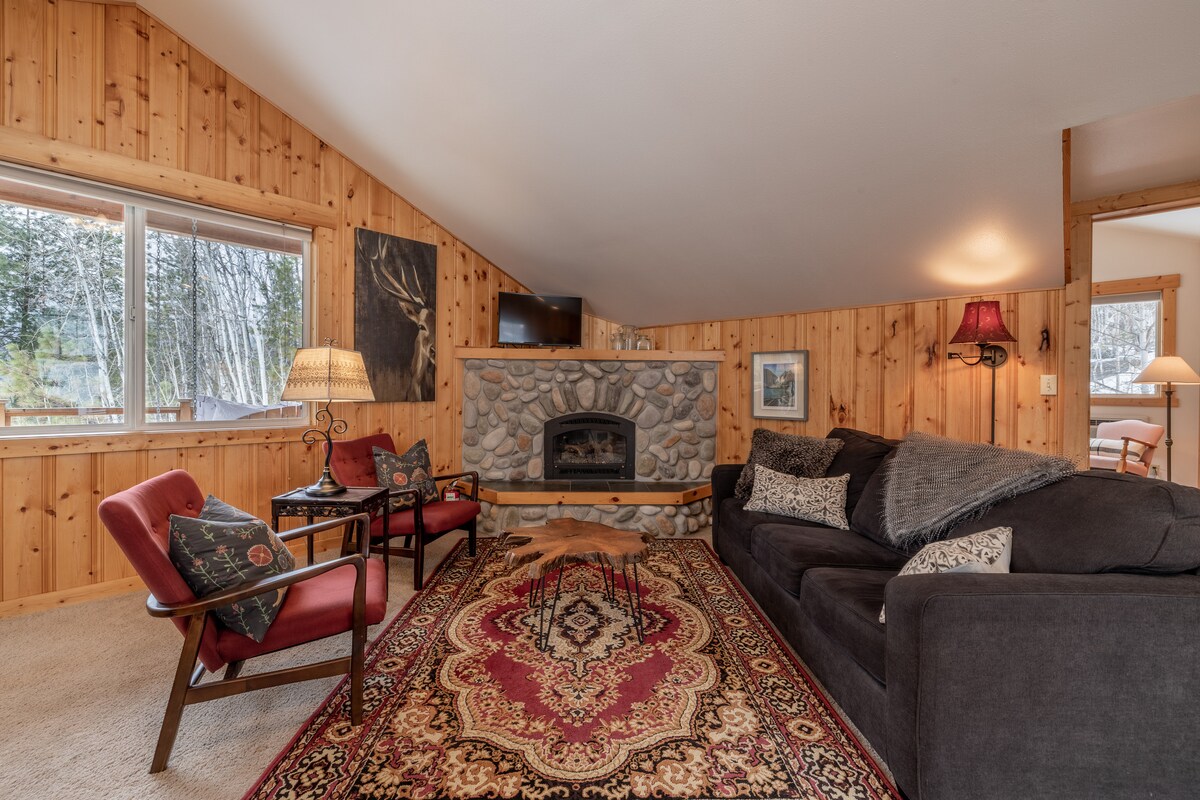 Aspen Carriage House - A Wooded Retreat Guesthouse - Guesthouses