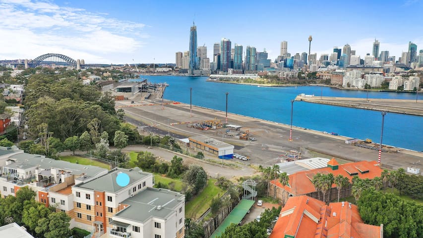 Quality Furnishing & Expansive Harbour Views