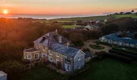 The Farmhouse - Stunning Coastal Luxury in Brook