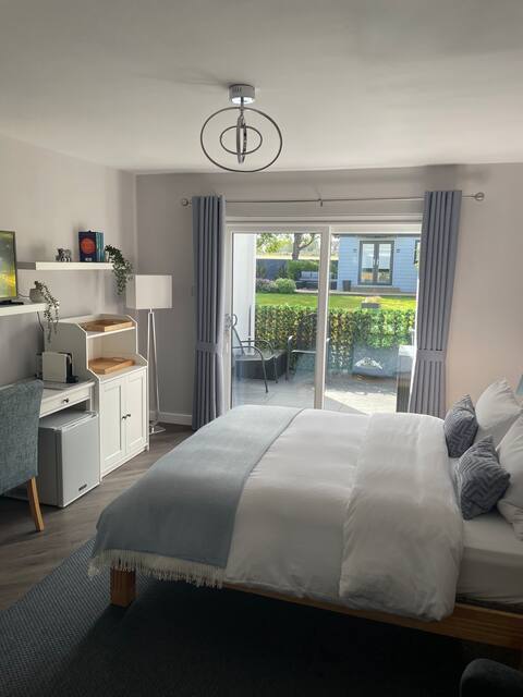 Self-Contained En-suite King Sized Room