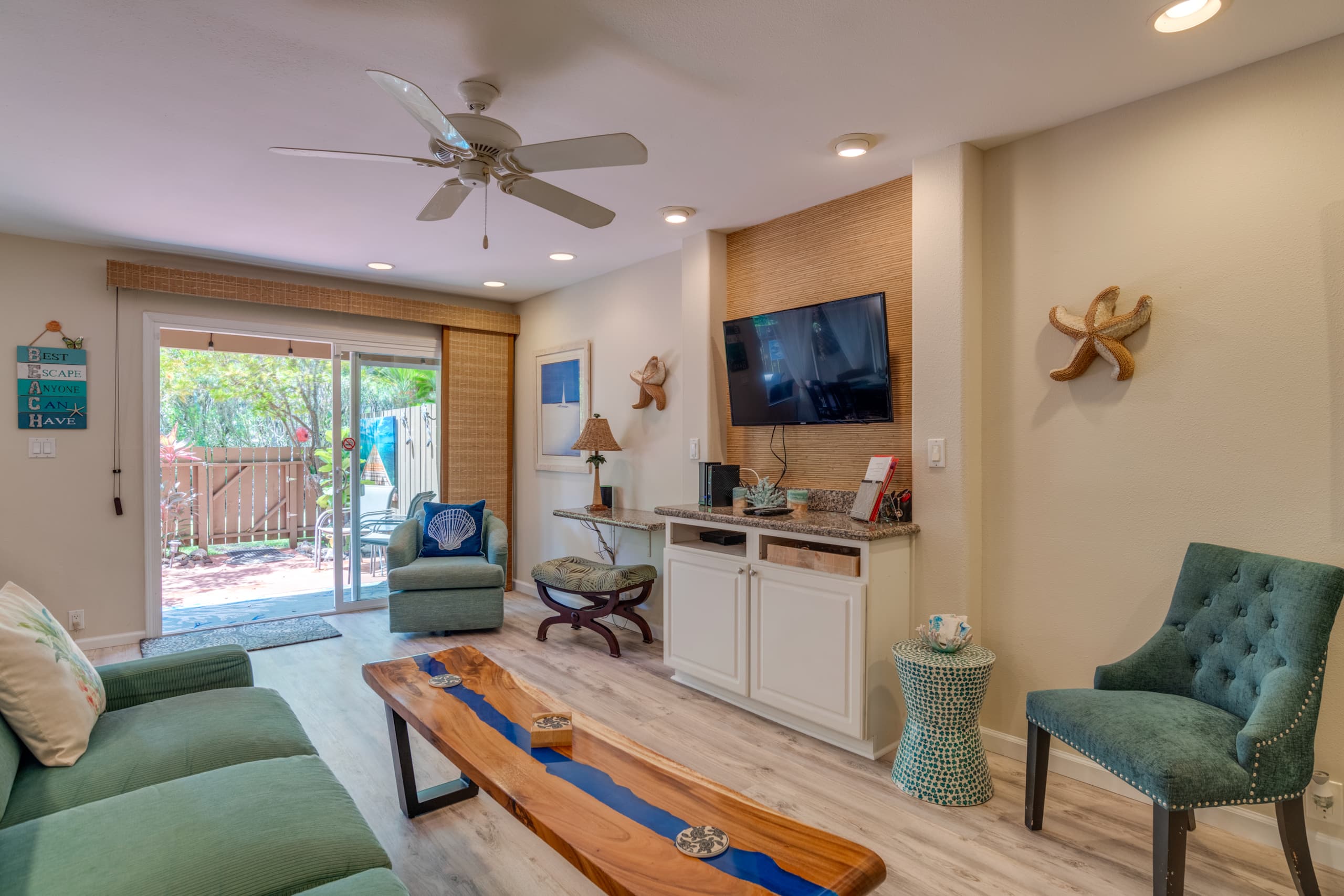 Townhouse in Lahaina · ★4.64 · 2 bedrooms · 2 beds · 2 baths - Image 5
