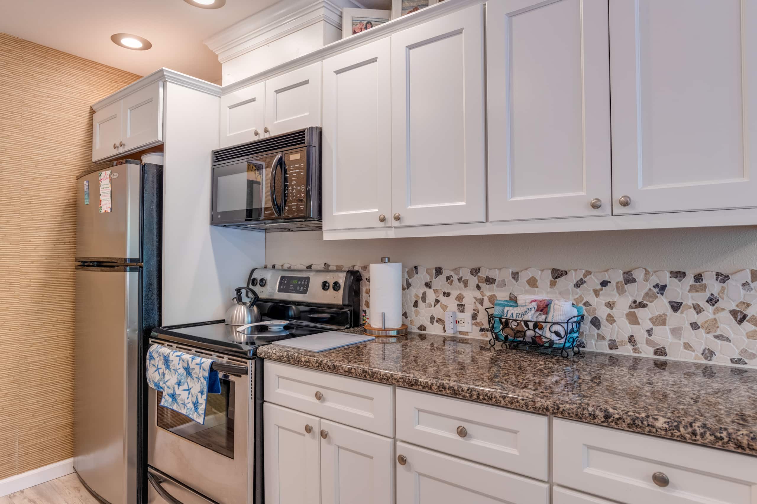 Townhouse in Lahaina · ★4.64 · 2 bedrooms · 2 beds · 2 baths - Image 17