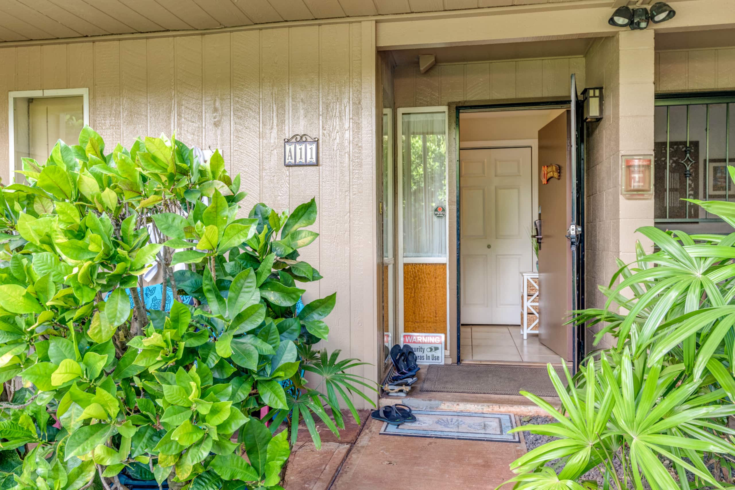 Townhouse in Lahaina · ★4.64 · 2 bedrooms · 2 beds · 2 baths - Image 27