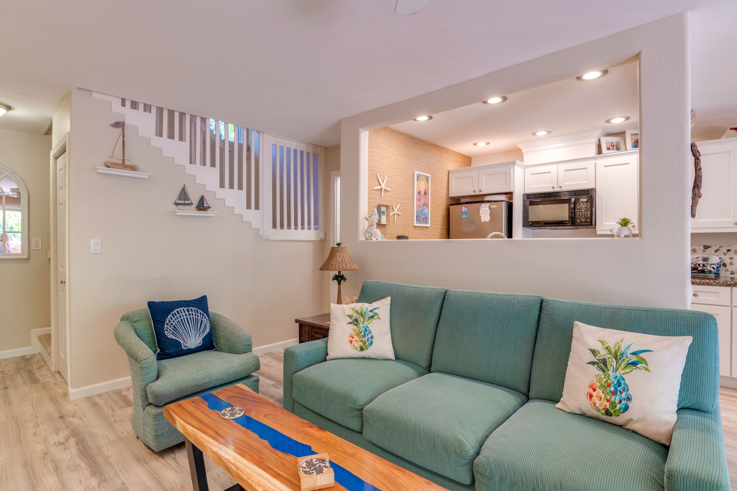 Townhouse in Lahaina · ★4.64 · 2 bedrooms · 2 beds · 2 baths - Image 9