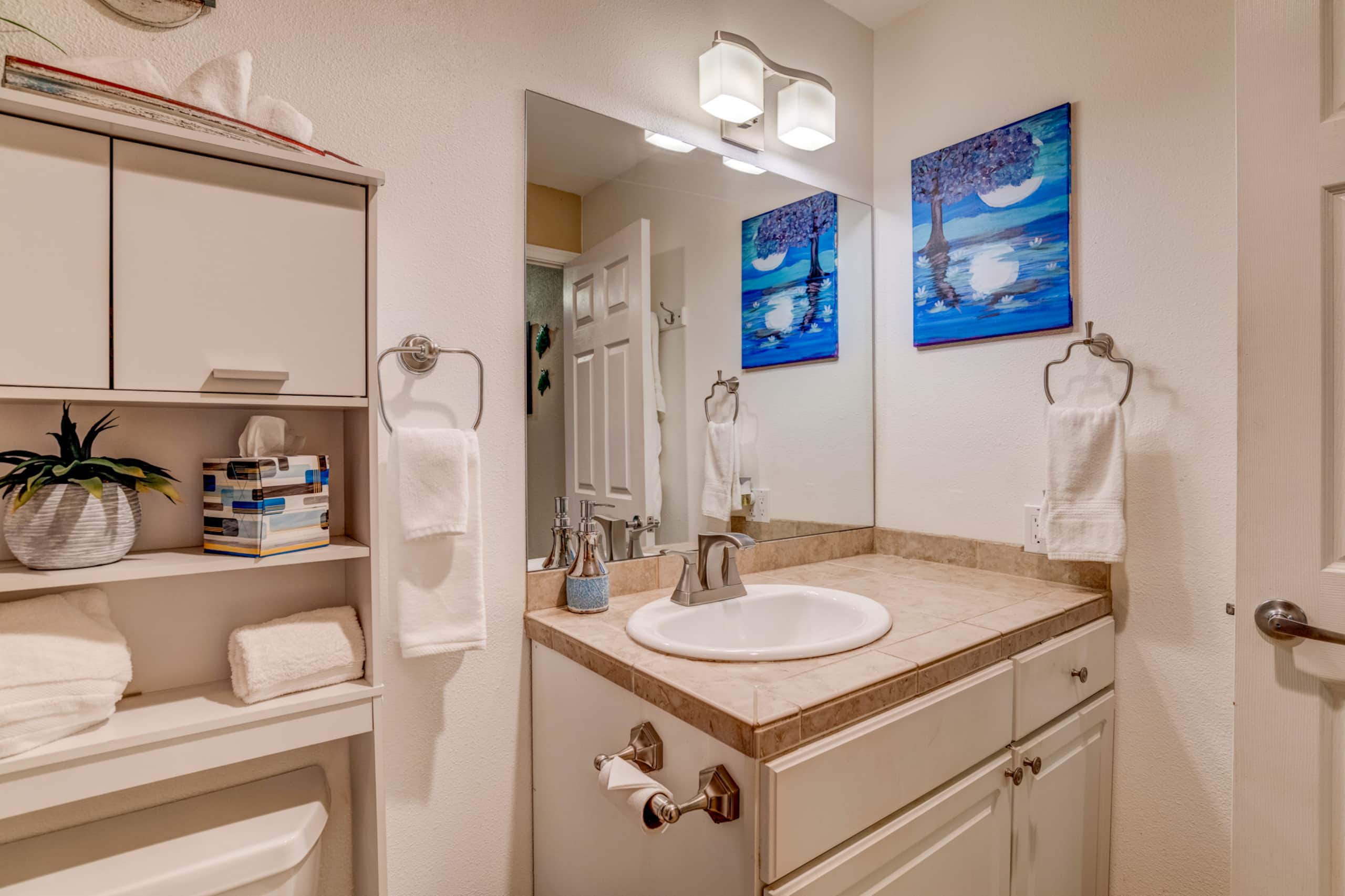 Townhouse in Lahaina · ★4.64 · 2 bedrooms · 2 beds · 2 baths - Image 25