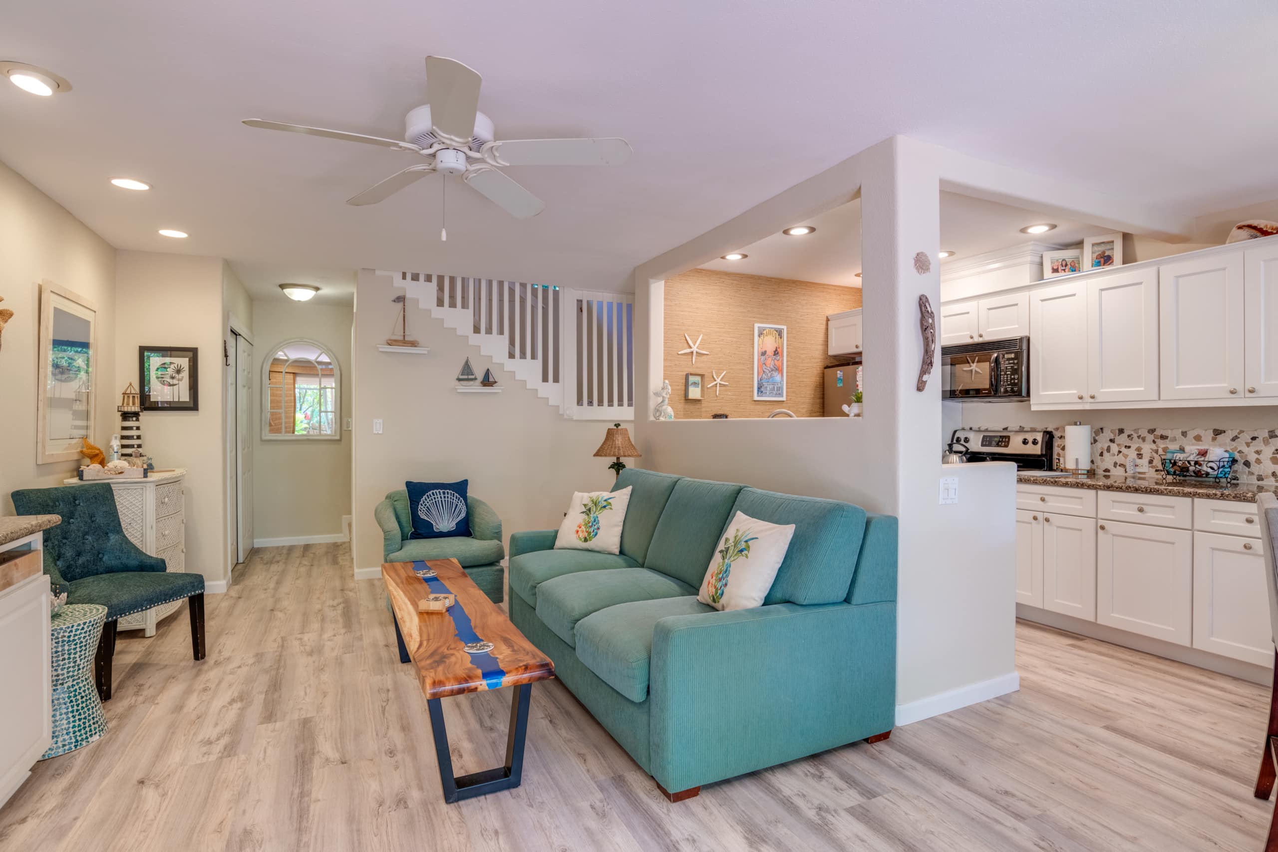 Townhouse in Lahaina · ★4.64 · 2 bedrooms · 2 beds · 2 baths - Image 8