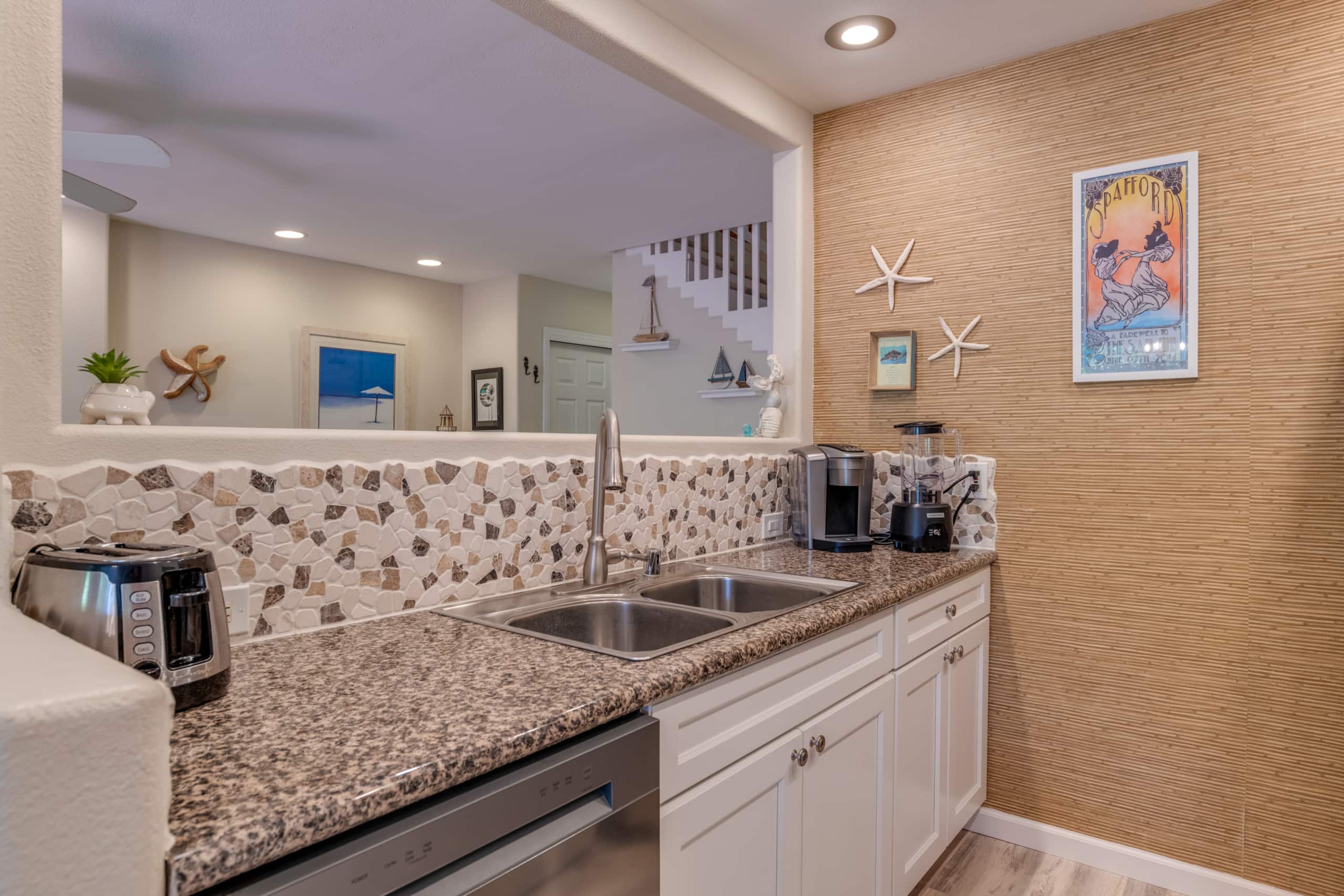 Townhouse in Lahaina · ★4.64 · 2 bedrooms · 2 beds · 2 baths - Image 16