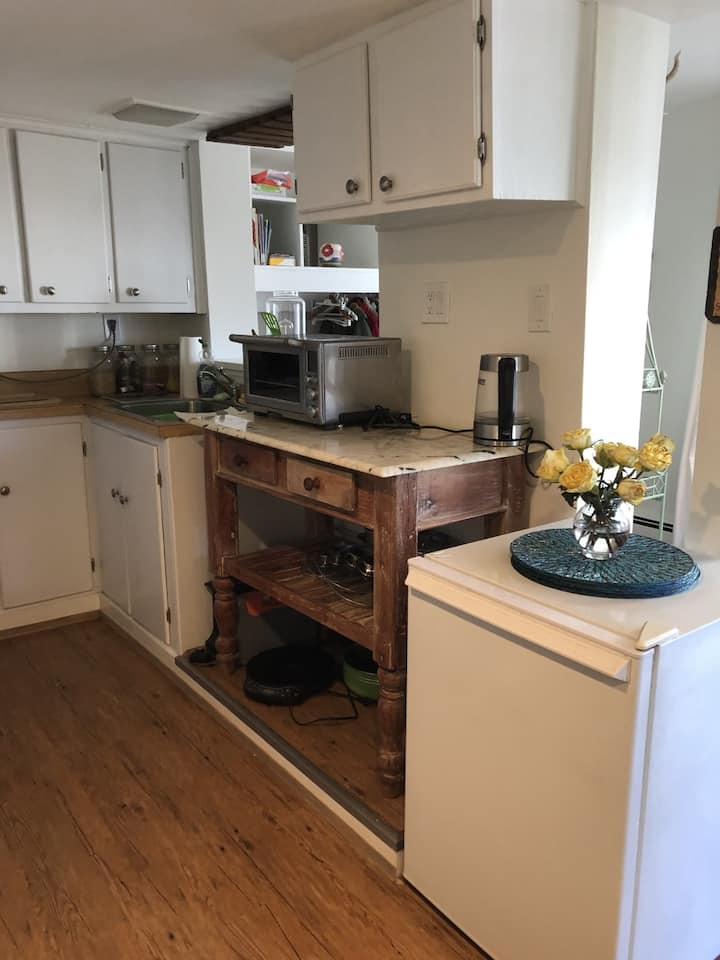 Comfortable Colonial Urban Retreat. - Greenwich, CT