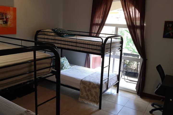 Dos literas en la habitación