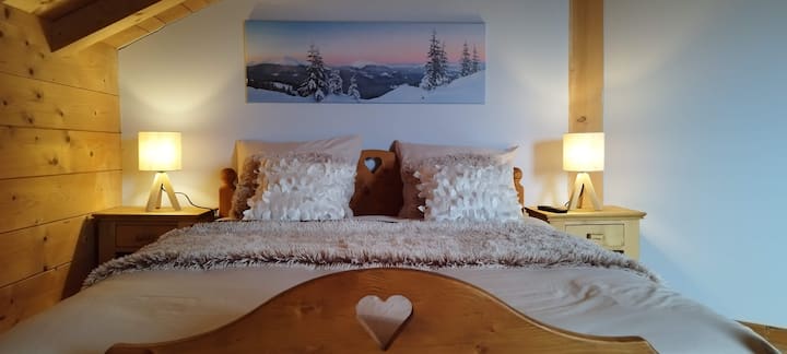 Spálňa 2, posteľ 140 x 200 cm, televízor 140 cm