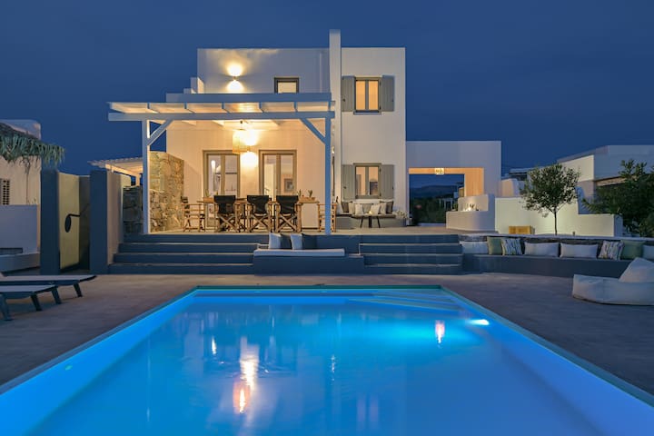 Villa Tranquillity 4 BR/Private pool/Beach – 3 Min