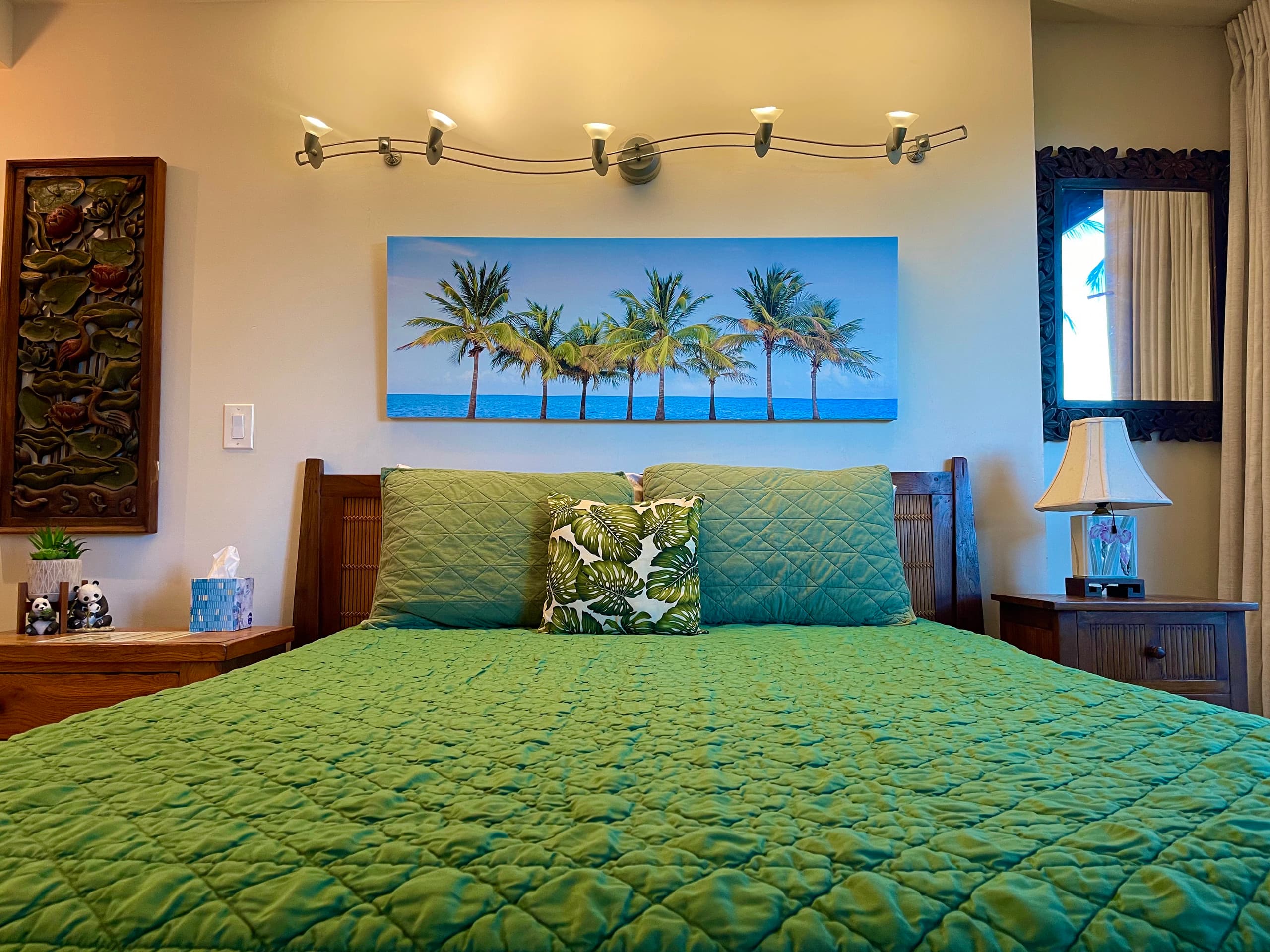 Condo in Honolulu · ★4.93 · Studio · 1 bed · 1 private bath - Image 2