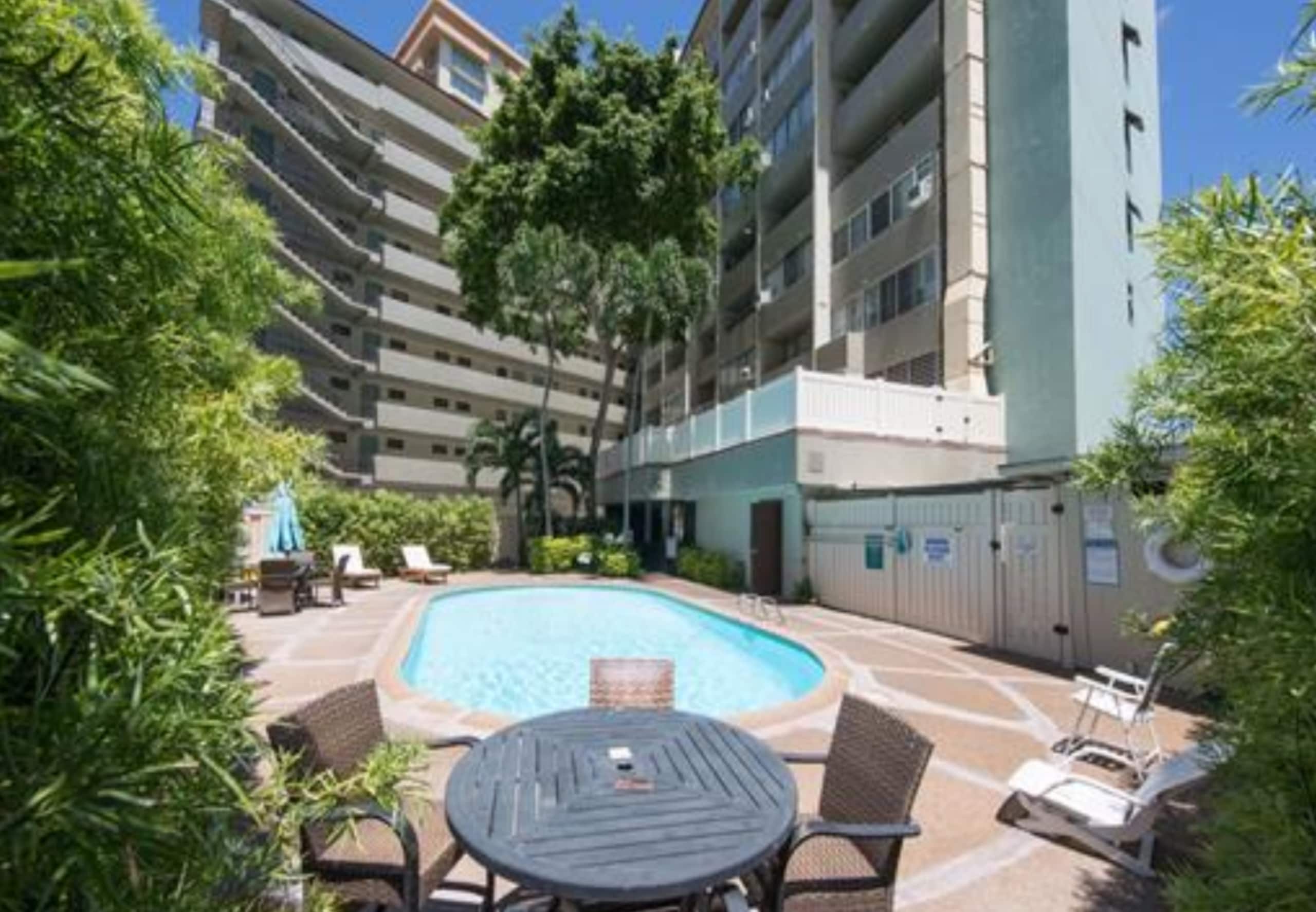 Condo in Honolulu · ★4.93 · Studio · 1 bed · 1 private bath - Image 1