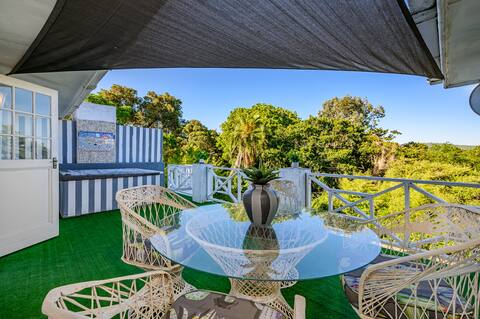 2Bedroom Retreat with Breathtaking Views In Nature