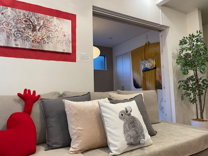 الطابق الثاني المعيشة وتناول الطعام
تناول الطعام في الطابق الثاني